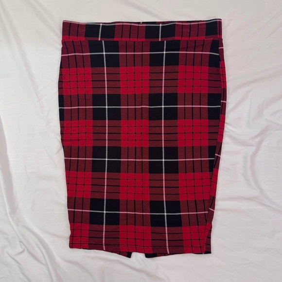Torrid Red & Black Plaid Stretch Pencil Skirt – Size 00 (10) - Picture 1 of 6